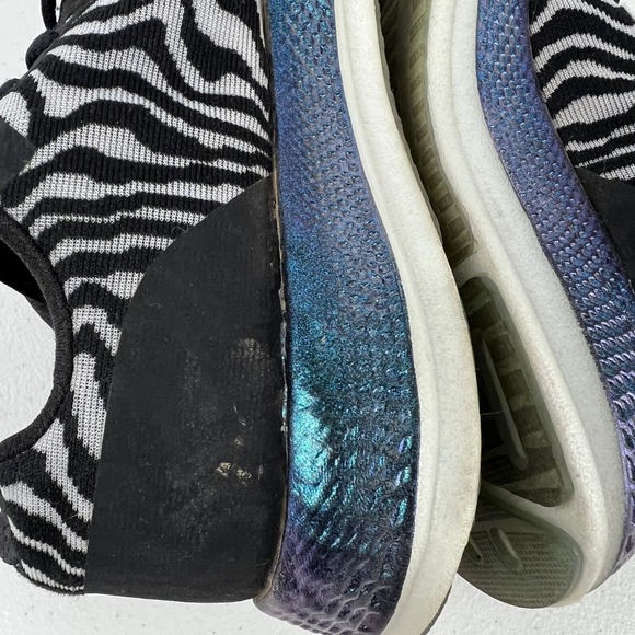 Skechers Go Run Razor 3 Cloak Running Shoes Womens 6 Black Zebra Lace Up Low Top - Picture 11 of 16